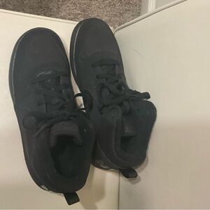 Nike Court Bourough size 6.5Youth in black